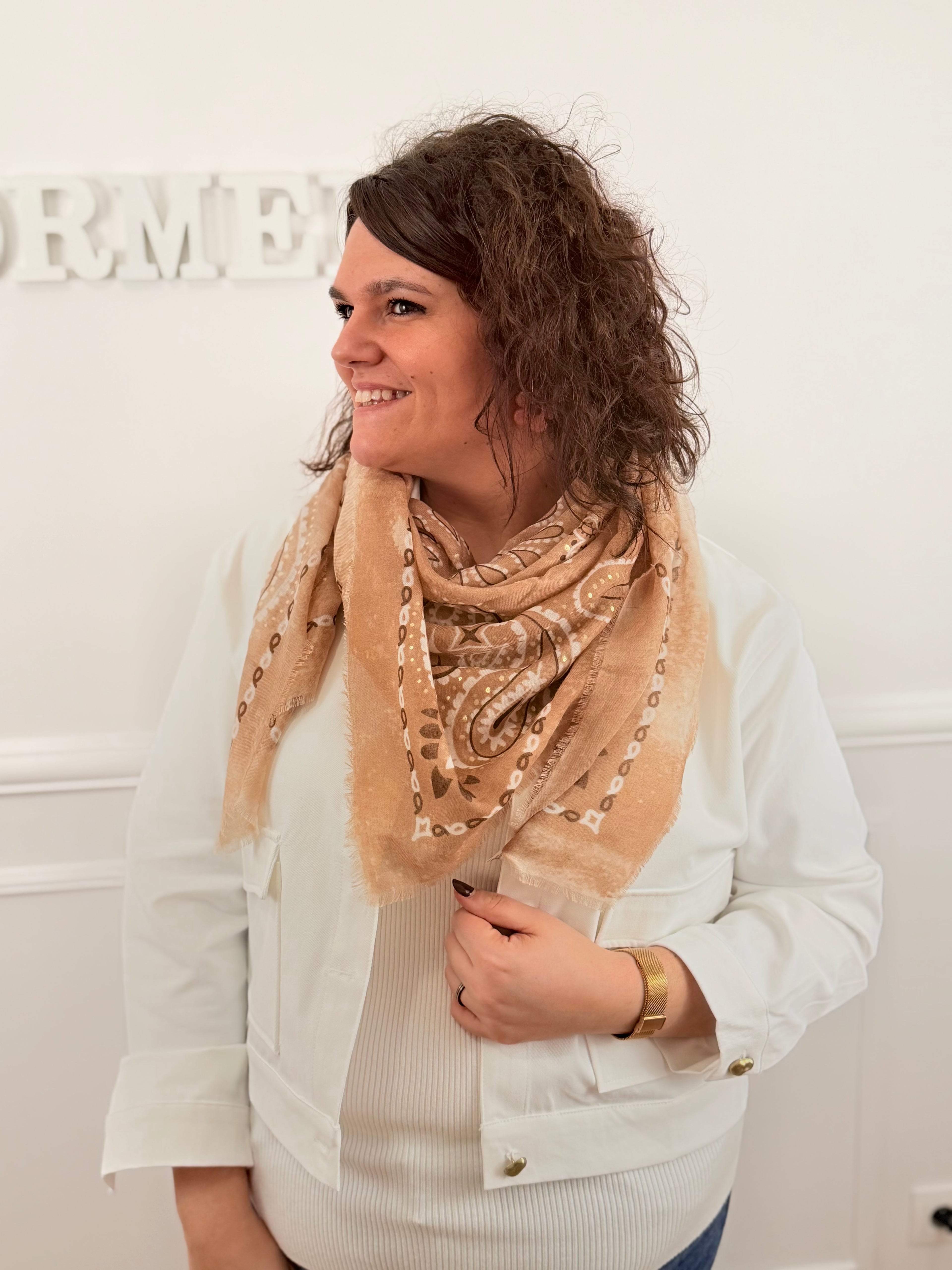 Le foulard Inès
