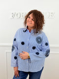 💙 Chemise Capucine – Rayée & fleurs brodées bleu