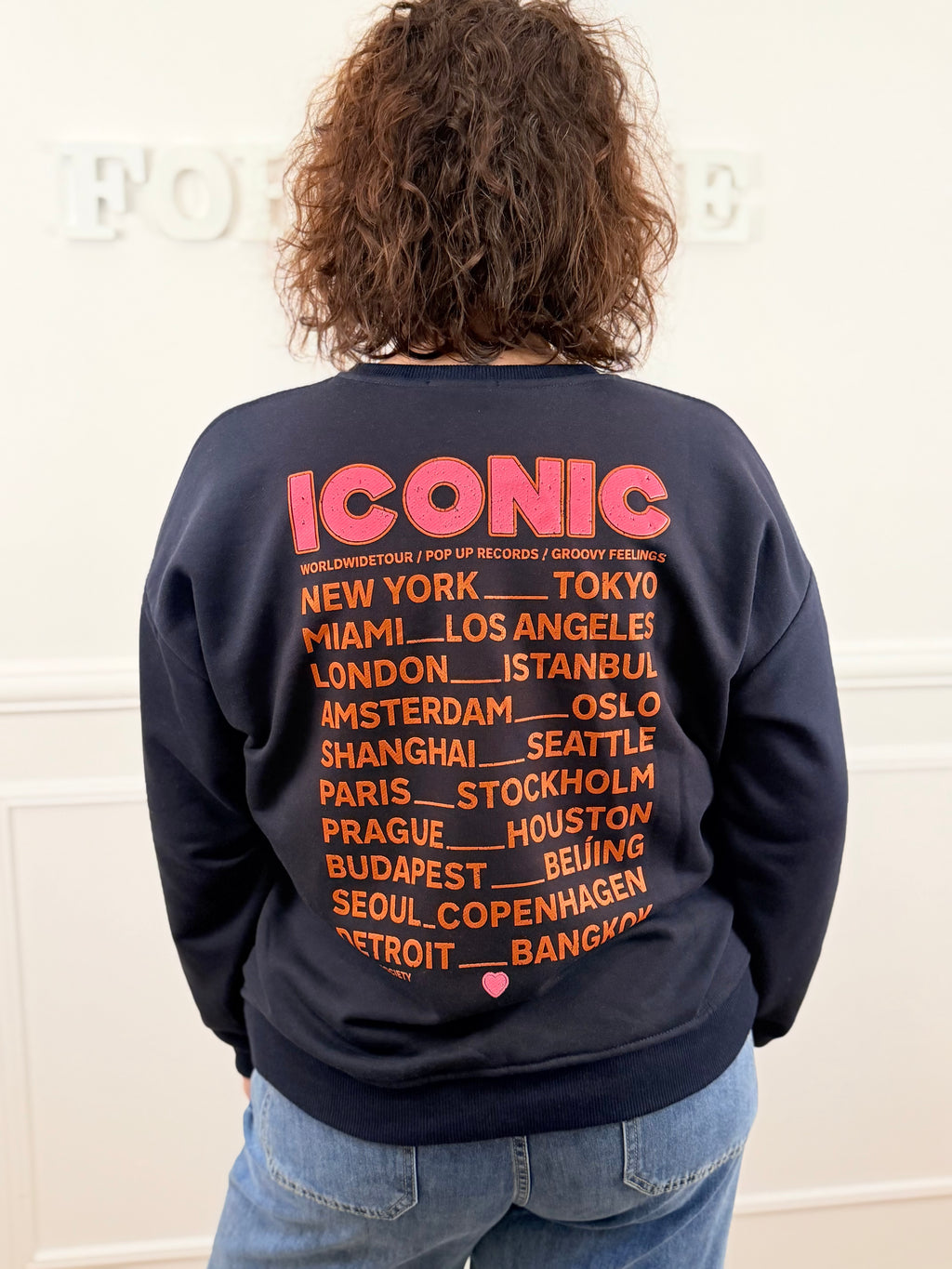 Le sweat Iconic World bleu marine 💙