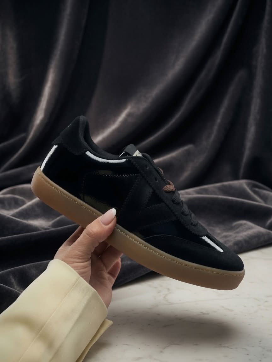 Les Victoria Black