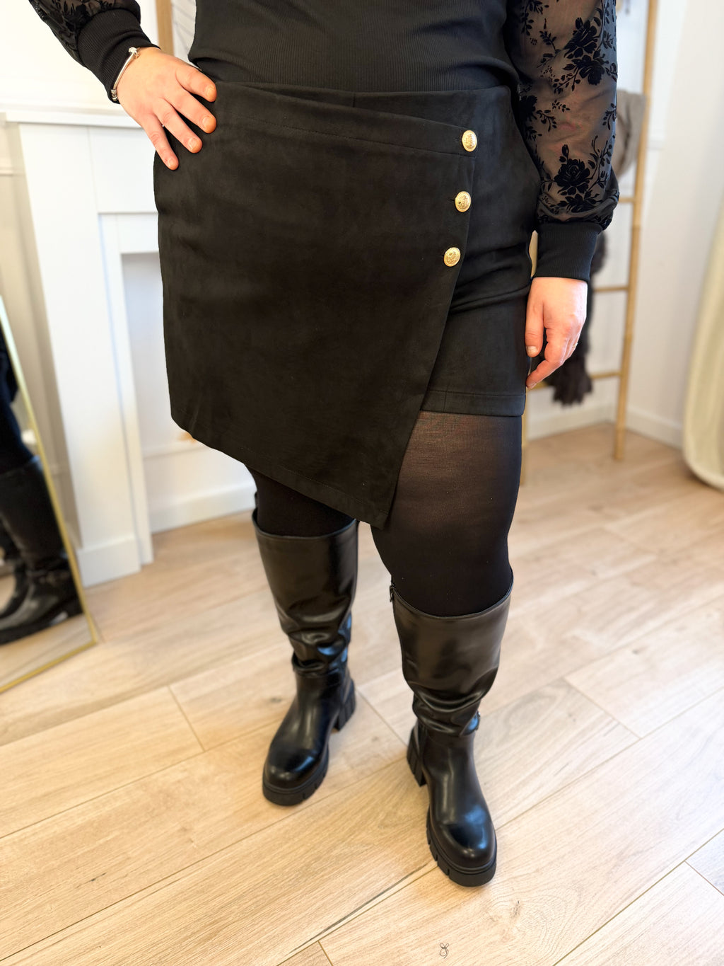 La jupe short Brenda