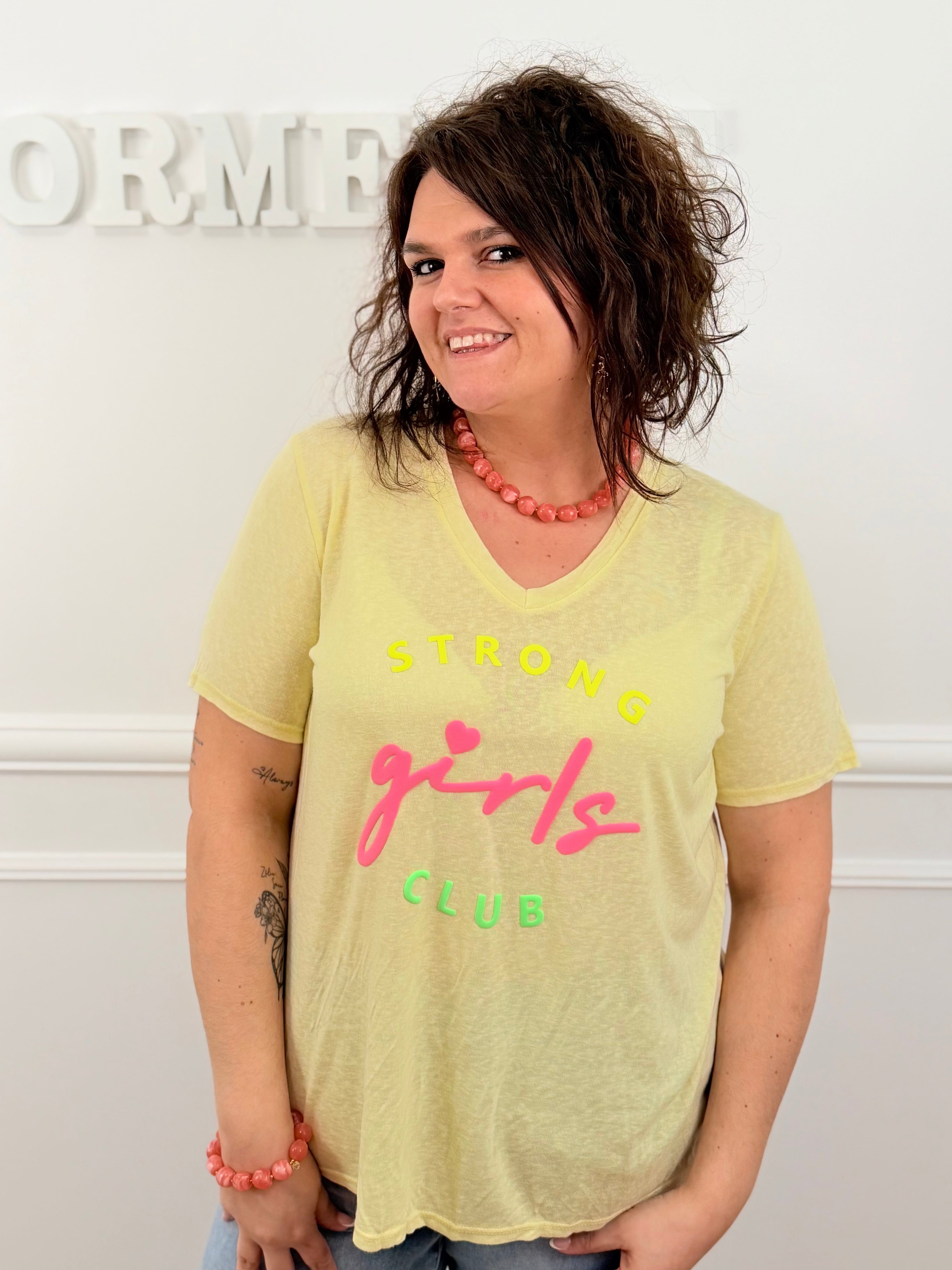 T-shirt Girls club jaune