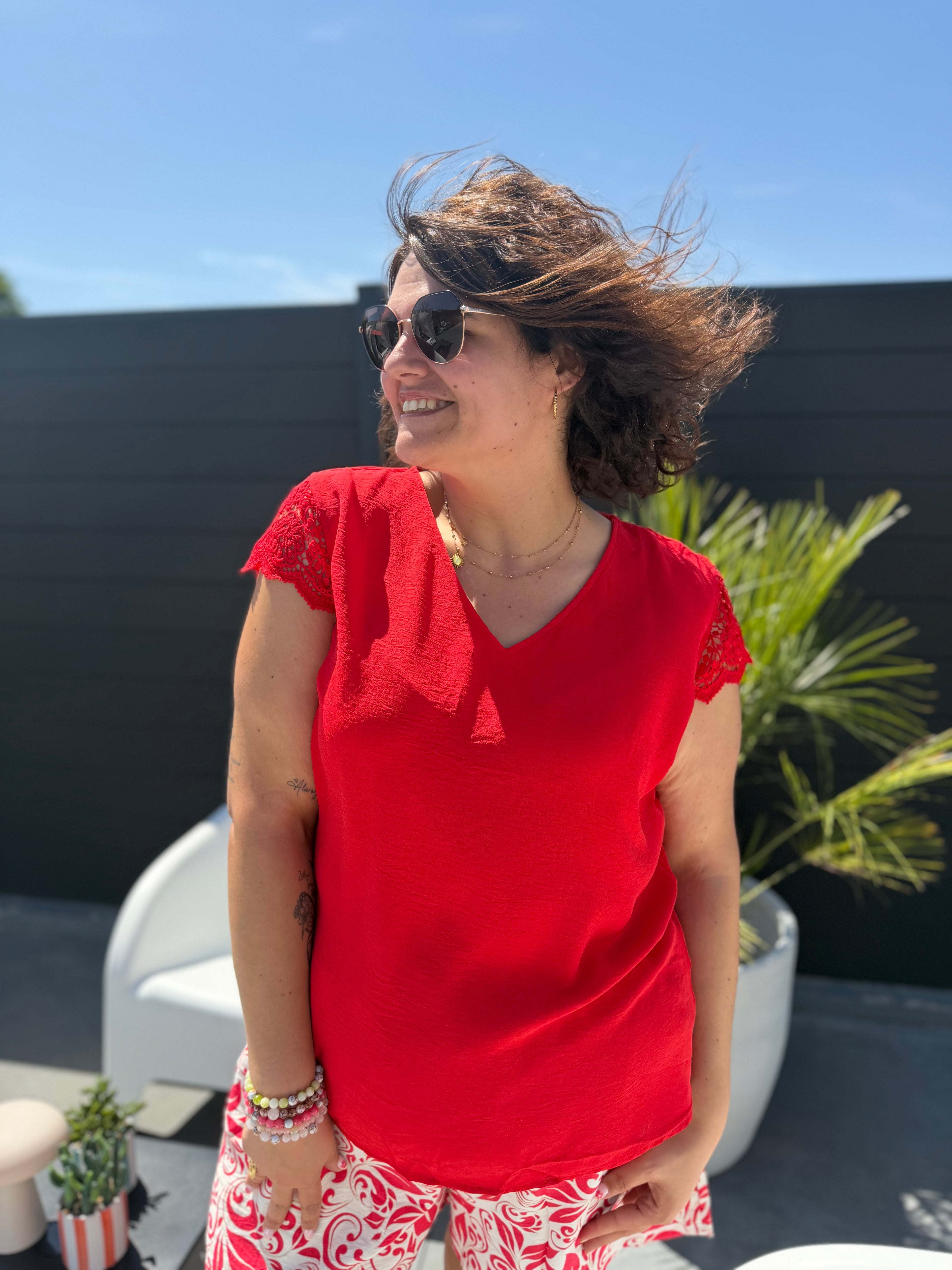 T-shirt col V Eden rouge