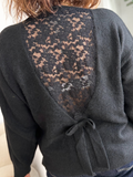 Pull dentelle dans le dos