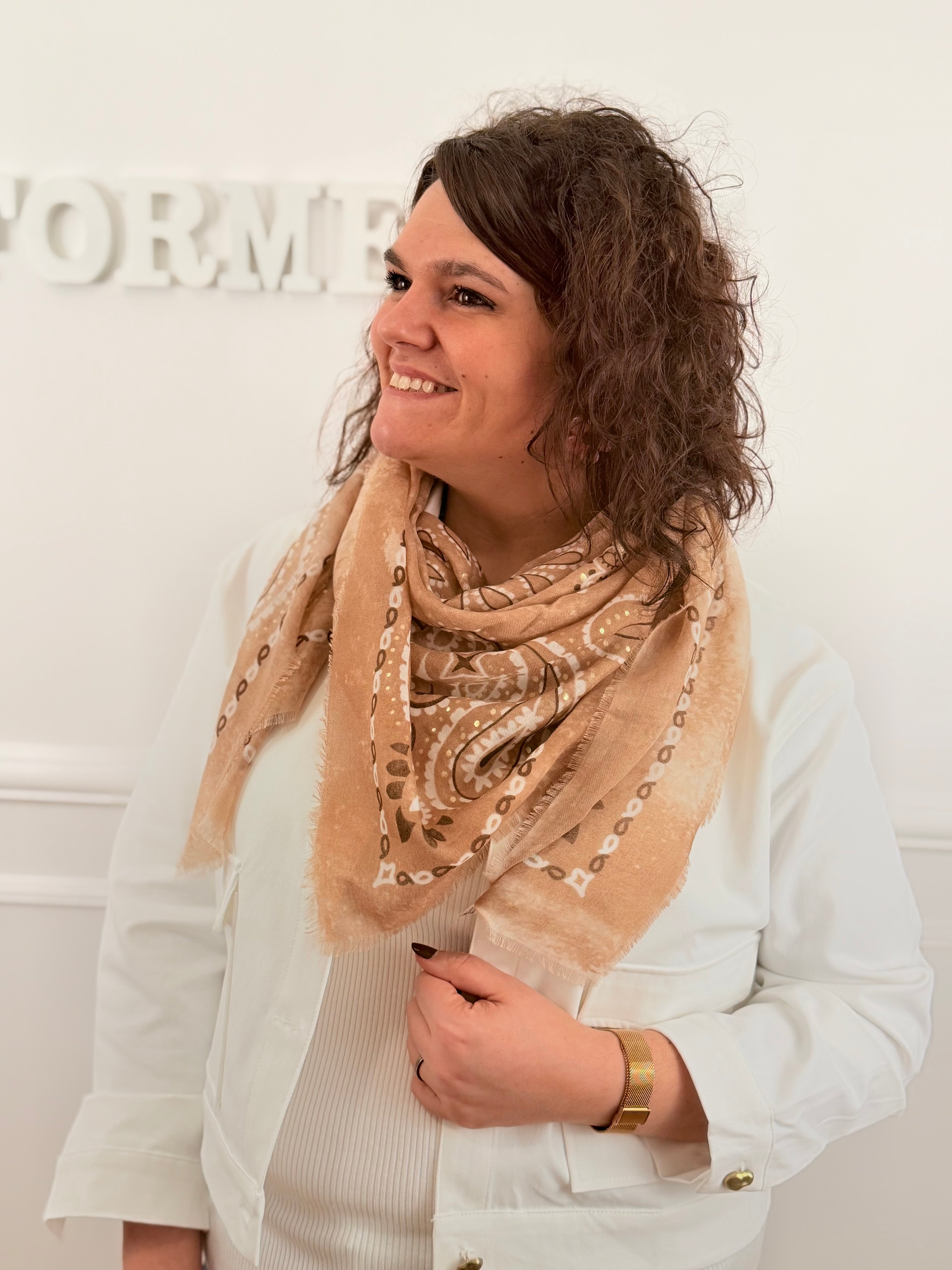 Le foulard Inès