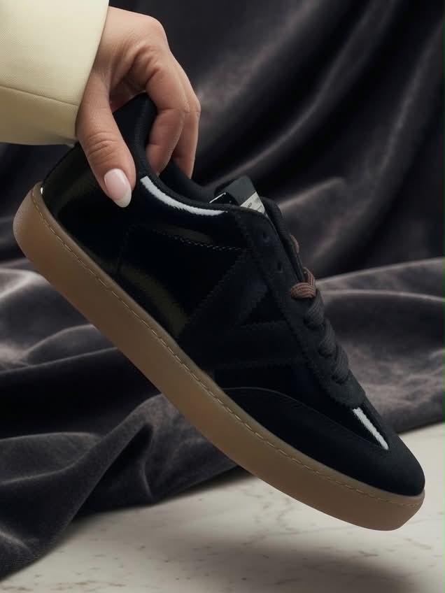 Les Victoria Black