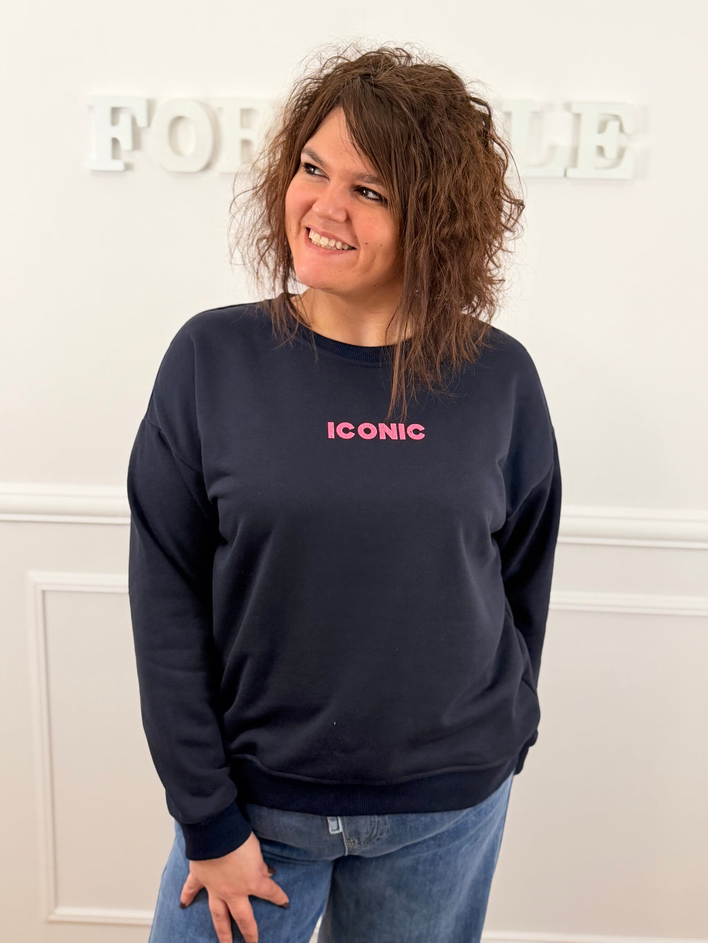 Le sweat Iconic World bleu marine 💙