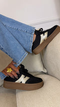 LES BASKETS MONICA