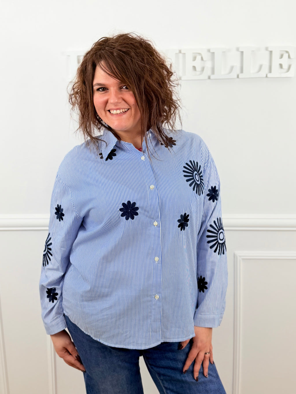 💙 Chemise Capucine – Rayée & fleurs brodées bleu