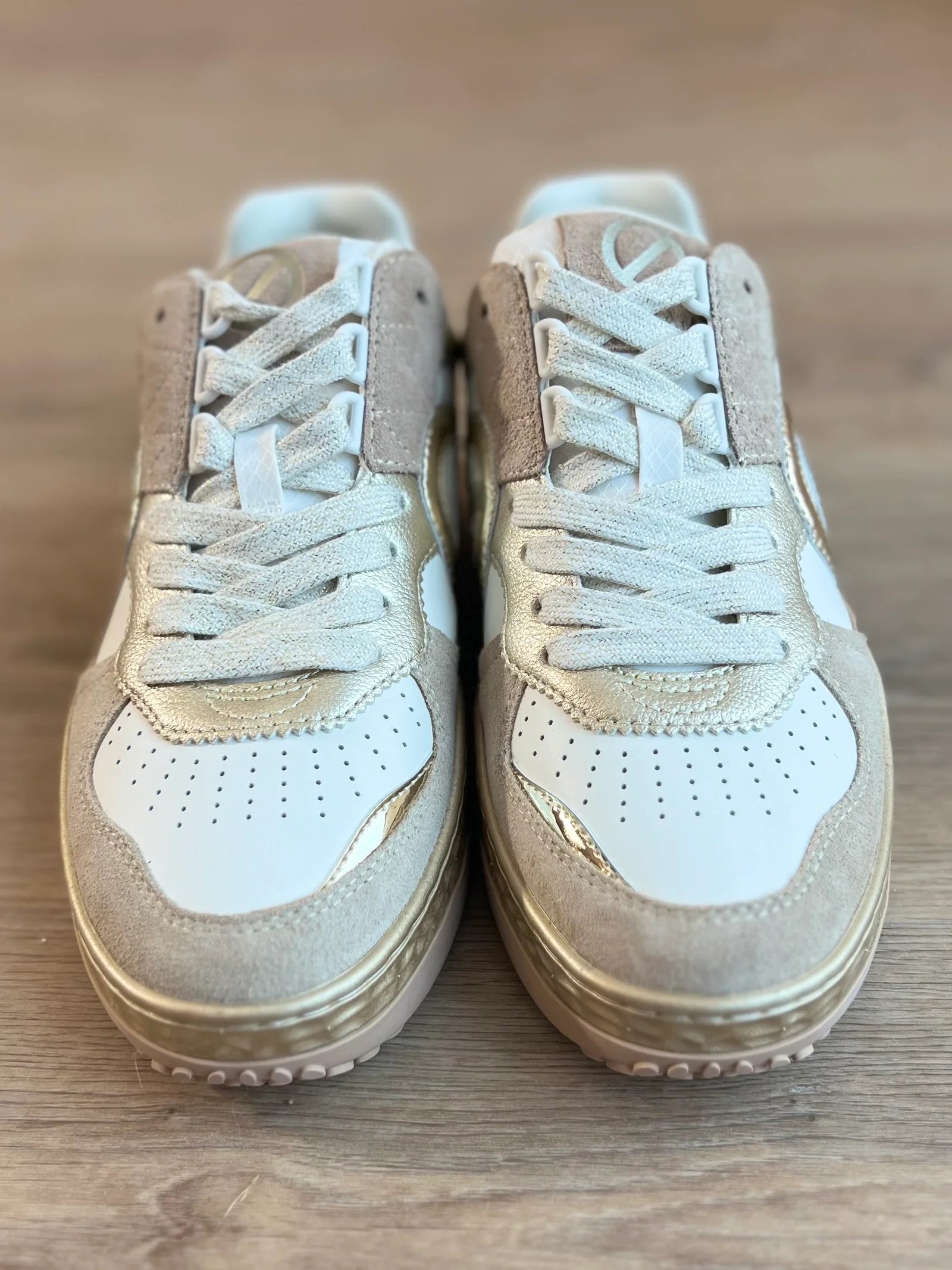 LES NO NAME TYLER COURT