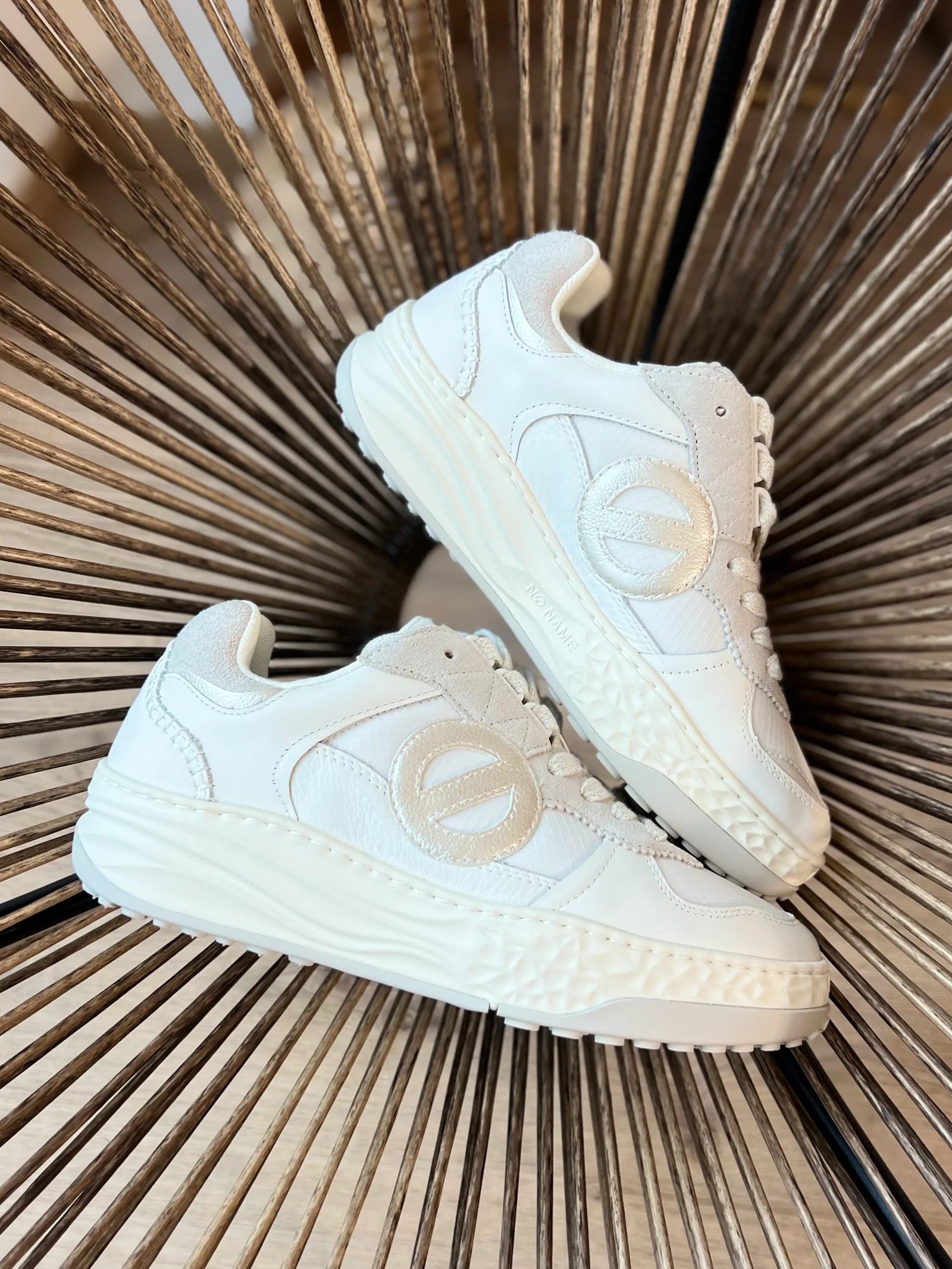 LES NO NAME TYLER COURT